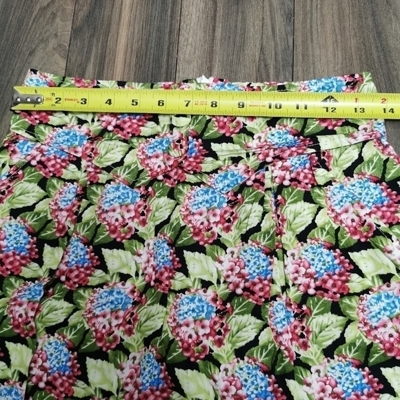 Floral Mini Pencil Cut Skirt - Picture 6 of 9